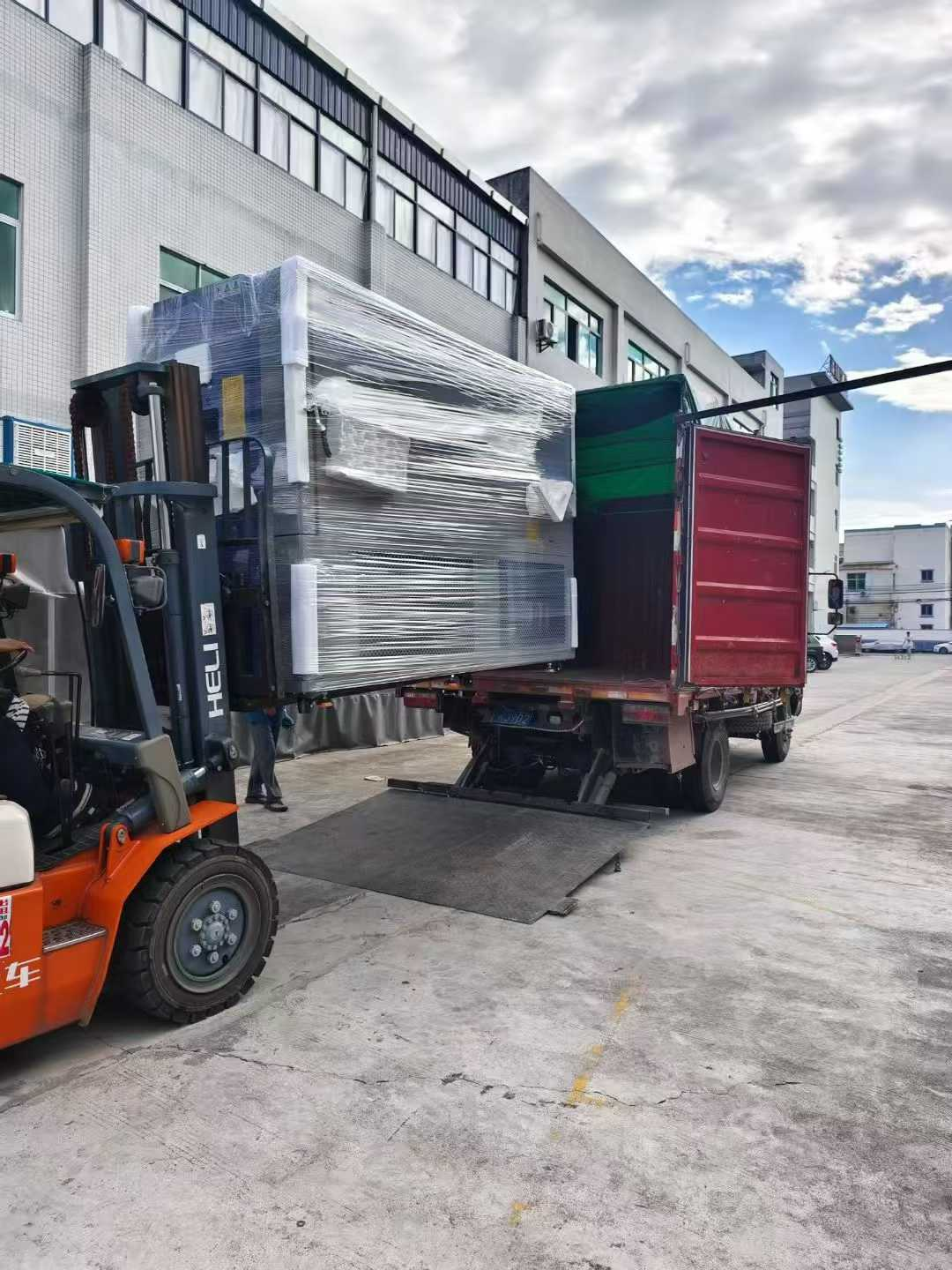 ?1000L恒溫恒濕箱與快溫變試驗(yàn)箱， 送